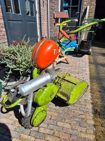 Nette agria 2100 met veel toebehoren beschikbaar voor biedingen