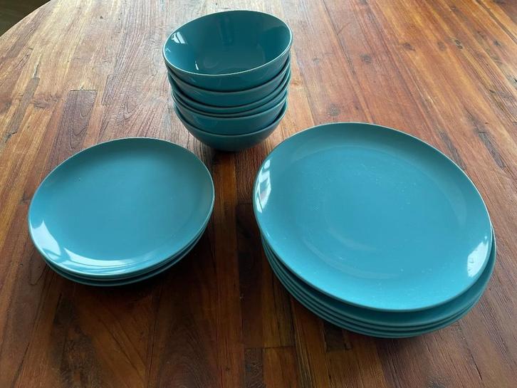 Ikea lichtblauw serviesset, nauwelijks gebruikt!, Huis en Inrichting, Keuken | Servies, Zo goed als nieuw, Compleet servies, Effen
