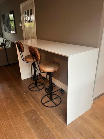 Witte Bar - Afmetingen 192x110x60cm (lxhxd) beschikbaar voor biedingen