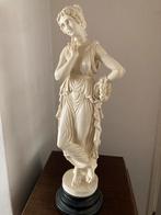 Grote staande vrouwenfiguur, Verzamelen, Beelden en Beeldjes, Ophalen of Verzenden, Gebruikt, Overige typen