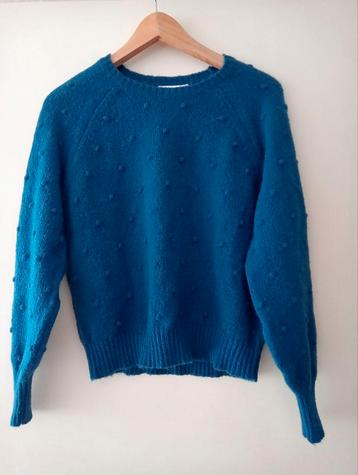 Leuke trui met bolletjes van VILA beschikbaar voor biedingen