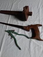 Heel oud timmer  gereedschap o.a zaagje, kruishout, Antiek en Kunst, Antiek | Gereedschap en Instrumenten, Ophalen of Verzenden