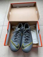Voetbalschoenen zaal Merk Nike Maat 38 Nieuw in doos, Sport en Fitness, Voetbal, Ophalen of Verzenden, Nieuw, Schoenen