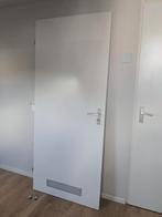 Kunststof (badkamer)deur wit met slot en ventilatierooster, Doe-het-zelf en Verbouw, Deuren en Horren, Ophalen, Kunststof, Gebruikt