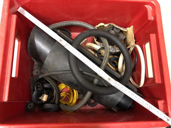 Rubber vlak en afdichtingskoorden: 15mm rond, gat 5mm rond,, Hobby en Vrije tijd, Overige Hobby en Vrije tijd, Gebruikt, Ophalen