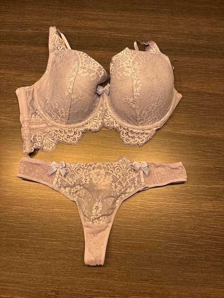 Hunkemöller String & BH Set - Maat M, Kleding | Dames, Ondergoed en Lingerie, Setje, Paars, Verzenden