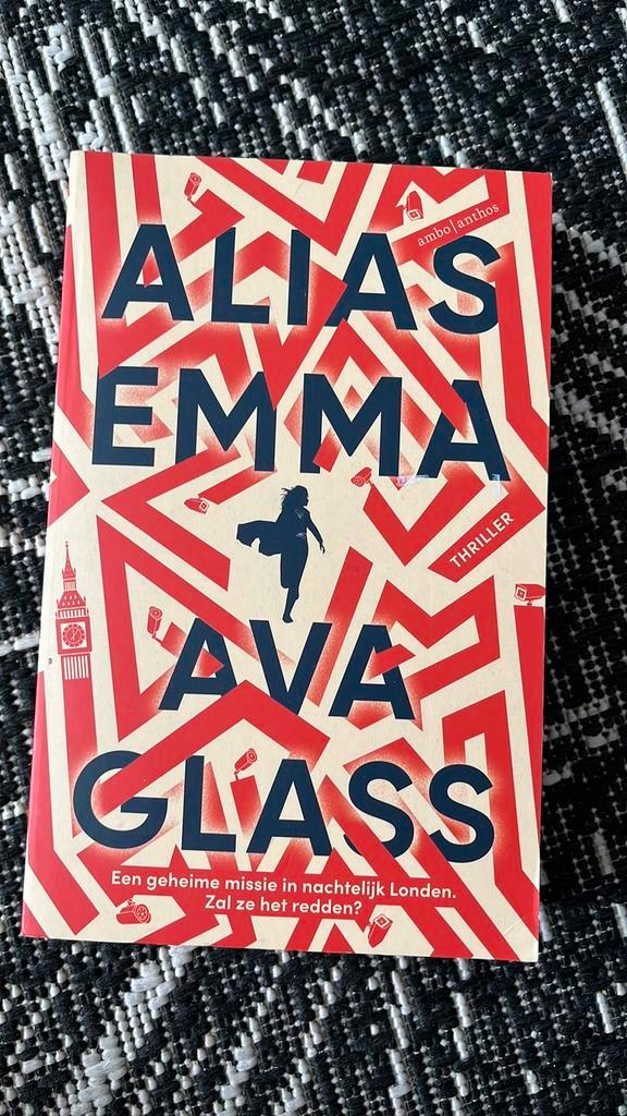 Ava Glass - Alias Emma, Boeken, Thrillers, Zo goed als nieuw, Nederland, Ophalen of Verzenden