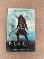 Summoner boek I De nieuweling - hardcover, Boeken, Fictie, Taran Matharu, Ophalen of Verzenden, Zo goed als nieuw