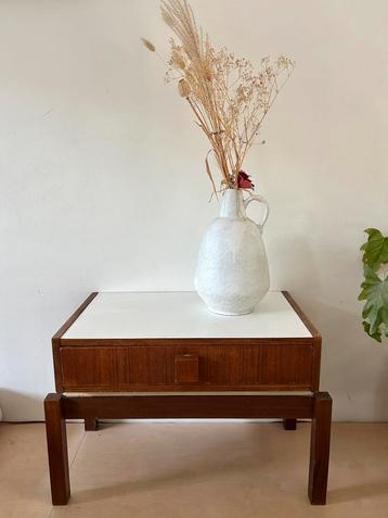 Vintage kastje nachtkastje bijzettafel beschikbaar voor biedingen