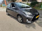 Toyota Yaris 1.5 Hybrid Trend Bi-Tone, Auto's, Gebruikt, Euro 6, 4 cilinders, Bedrijf
