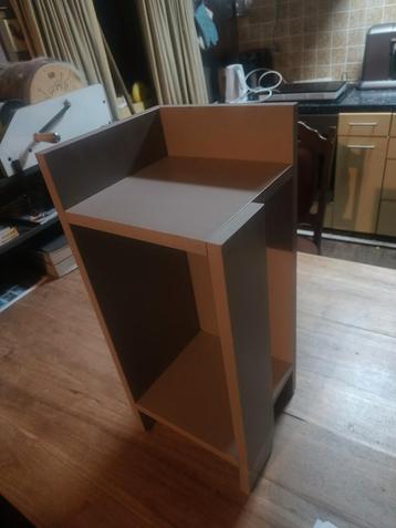 Tafeltje/Sokkel  beschikbaar voor biedingen