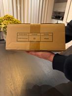 Pikachu Batik 190/SV-P Promo’s sealed case, Verzamelen, Speldjes, Pins en Buttons, Ophalen of Verzenden, Nieuw