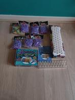 Diverse kleuren loom bandjes met een loom rekje., Ophalen of Verzenden, Zo goed als nieuw, Knutselwerk
