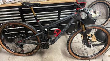 Pivot mach 4 sl xtr 12sp met fox live valve  beschikbaar voor biedingen