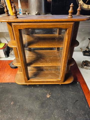 Antieke Houten Wandvitrine Olsterwijk beschikbaar voor biedingen