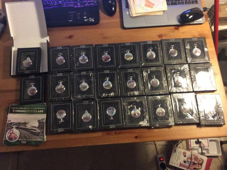 Verzameling zakhorloges met treinen. 23 stuks. Nieuw, Verzamelen, Complete verzamelingen en Collecties, Ophalen of Verzenden