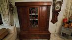 Antieke kast met glasdeur en houtsnijwerk, Antiek en Kunst, Antiek | Meubels | Kasten, Ophalen of Verzenden