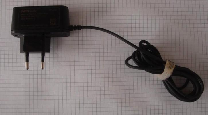 Nokia AC-10E met micro-USB aansluiting., Telecommunicatie, Mobiele telefoons | Telefoon-opladers, Zo goed als nieuw, Nokia, Ophalen of Verzenden