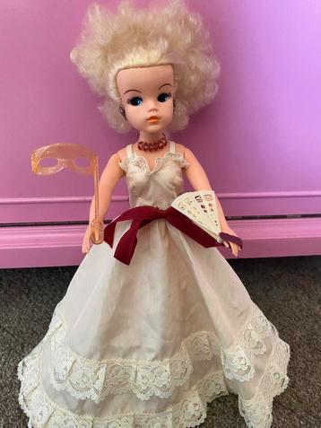 Barbie sindy masquerade pop  beschikbaar voor biedingen