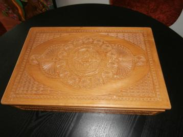 Houten kerfsnede doos/kist voor herinneringen beschikbaar voor biedingen