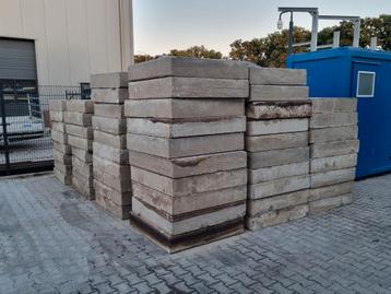 betonplaten 1.05x1.05x0.20 beschikbaar voor biedingen