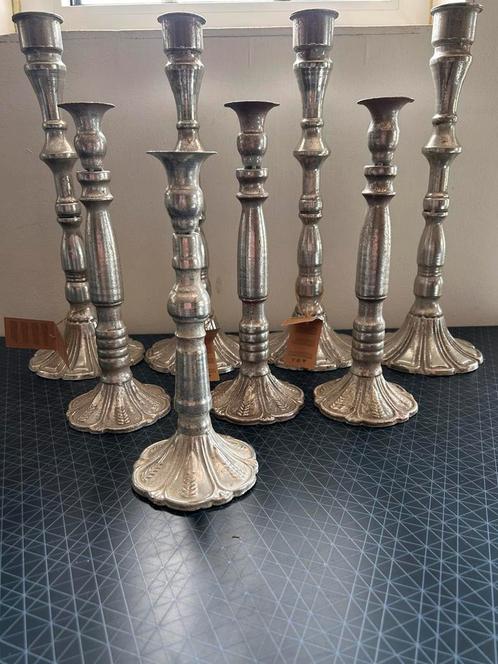 Mooie set kandelaars, 8 stuks, silver was, metaal, 3 maten., Huis en Inrichting, Woonaccessoires | Kandelaars en Kaarsen, 25 tot 50 cm