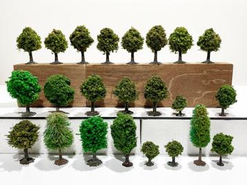 Scenery: set van 23 bomen 3,5 tot 10cm hoog voor H0-spoor beschikbaar voor biedingen