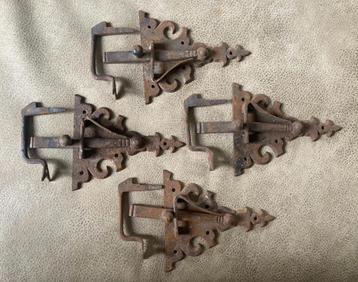 Gietijzeren sloten - antieke kasteelsloten - slots 4 stuks beschikbaar voor biedingen