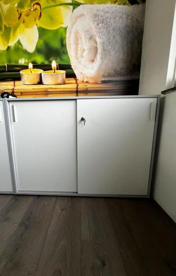 Archiefkast met schuifdeuren en slot – 110x80x40 beschikbaar voor biedingen