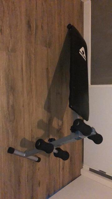 Fitnessbank beschikbaar voor biedingen