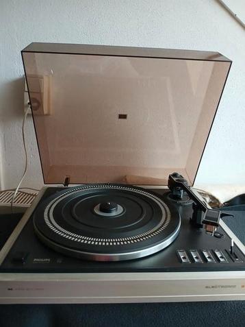 Philips 222 draaitafel met originele stofkap  beschikbaar voor biedingen