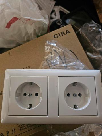 Gira Dubbel Stopcontact - Nieuw in Verpakking 14 stuks new beschikbaar voor biedingen