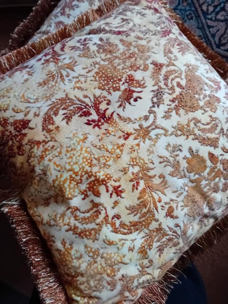 2 kussens div. Warme kleuren. o.a. roestbruin/gouden tinten, Huis en Inrichting, Woonaccessoires | Kussens, Vierkant, Ophalen of Verzenden