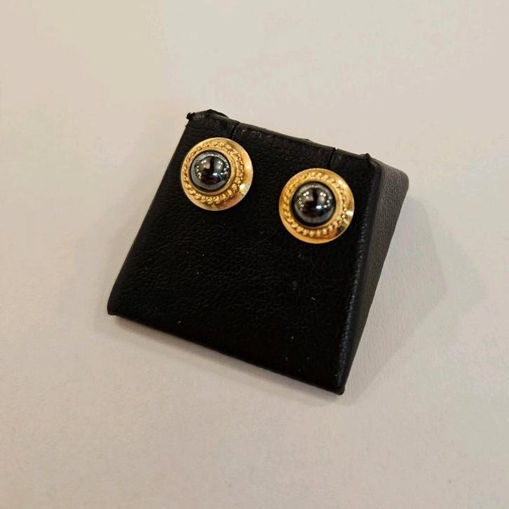 Vintage 14 karaats gouden oorstekers met Hematiet geelgoud, Sieraden, Tassen en Uiterlijk, Oorbellen, Zo goed als nieuw, Goud