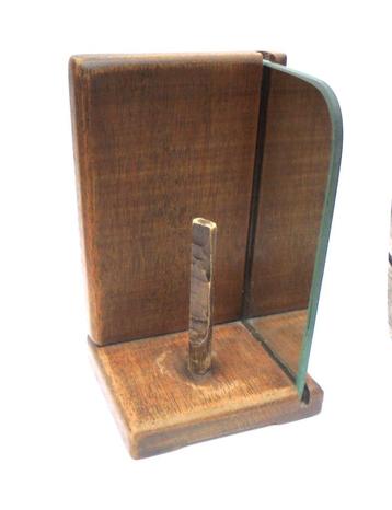 Onbekend oude houten staander met spiegel en houten stokje. beschikbaar voor biedingen