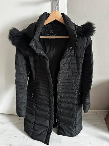 Winterjas Emporio Armani maat 34-36 beschikbaar voor biedingen