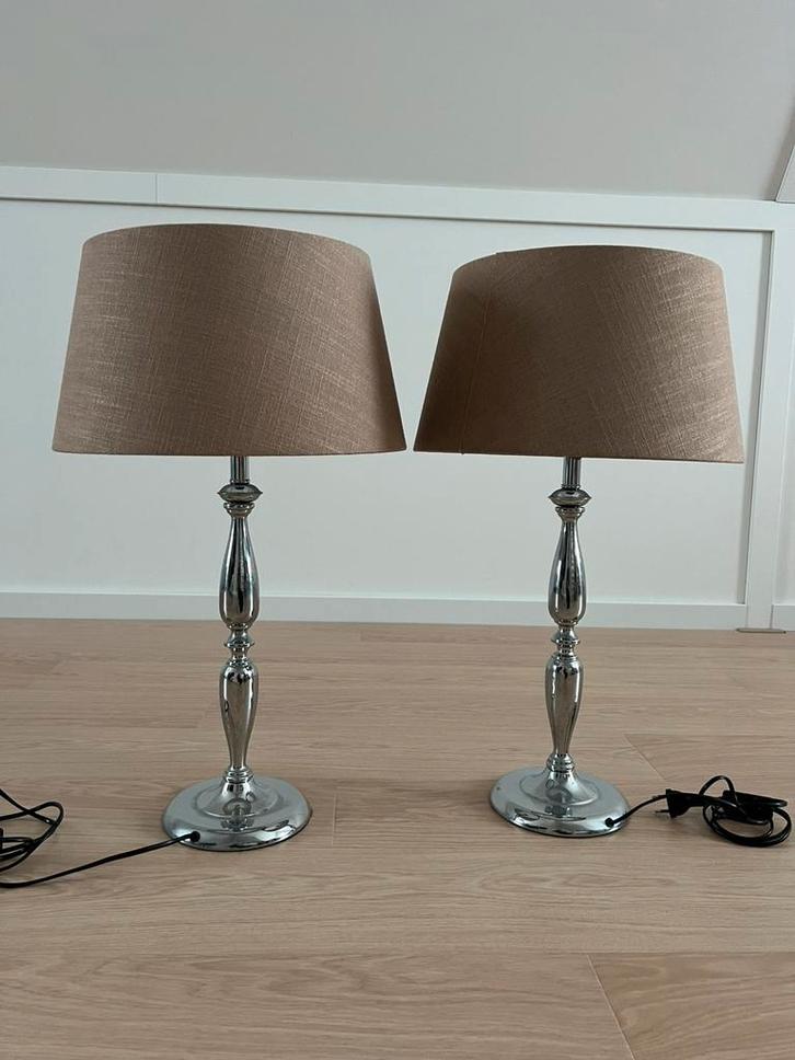 2x Luxe tafellamp van Lux Design met bruine kap, chrome voet, Huis en Inrichting, Lampen | Tafellampen, Zo goed als nieuw, 50 tot 75 cm