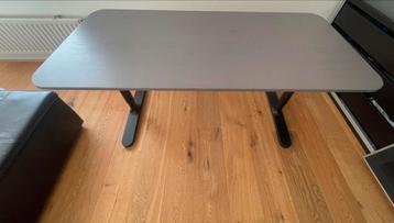 IKEA Bekant bureau / desk 140x60cm - afbeelding 1