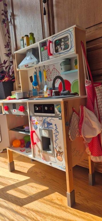 Speelkeuken met licht en geluid en accessoires  beschikbaar voor biedingen
