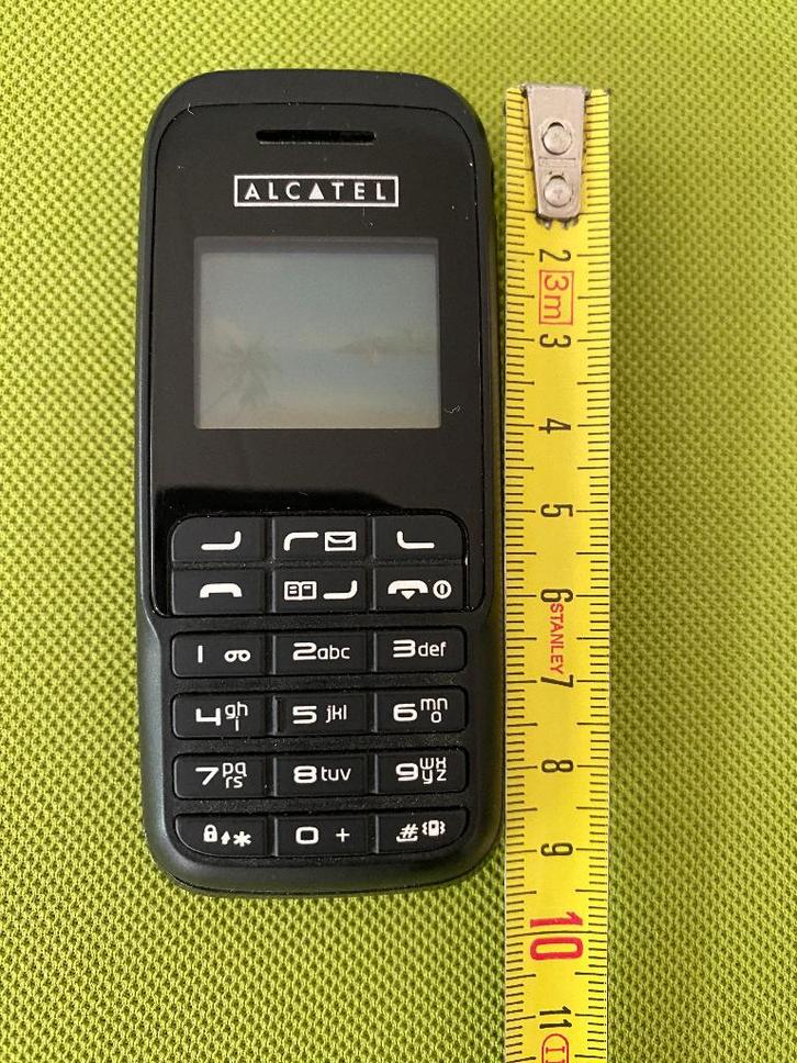 Alcatel mini mobieltje, type candybar, in perfecte staat, Telecommunicatie, Mobiele telefoons | Overige merken, Zo goed als nieuw