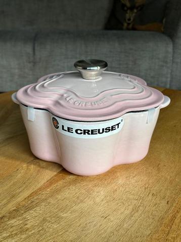 Le Creuset Bloem Braadpan 20 cm – Shell Pink beschikbaar voor biedingen