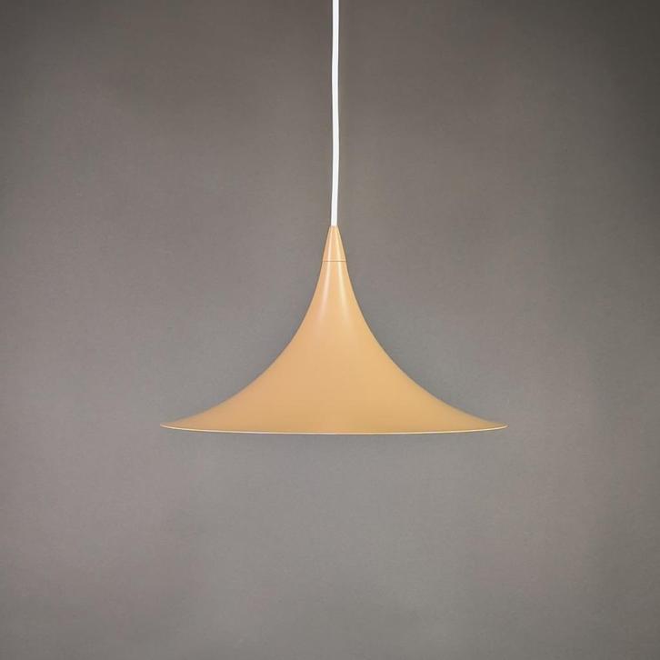 Trompetlamp beige nude kleur, vintage deense hanglamp, Huis en Inrichting, Lampen | Hanglampen, Zo goed als nieuw, 75 cm of meer