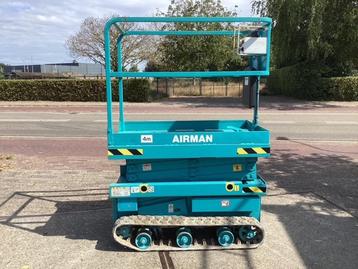 Gebruikte schaarhoogwerker op rups Airman ENCL040 beschikbaar voor biedingen