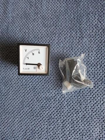 Analoge voltmeter 0-15volt nieuw in doos beschikbaar voor biedingen