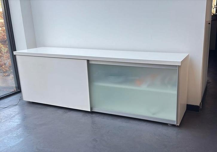 Poliform Design Dressoir, jaren 90, wit met melkglas, Huis en Inrichting, Kasten | Dressoirs, Gebruikt, 200 cm of meer, 25 tot 50 cm