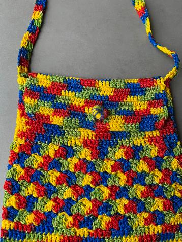 Nieuw rood/blauw/geel/groen gehaakt schoudertasje beschikbaar voor biedingen