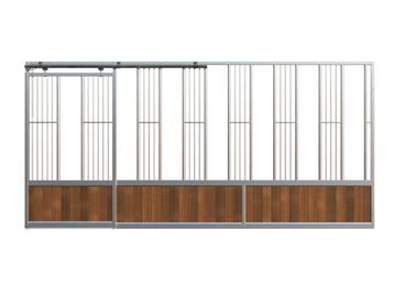 Voerwand + schuifdeur | 7 paarden | Groepsstal | Voorraad beschikbaar voor biedingen