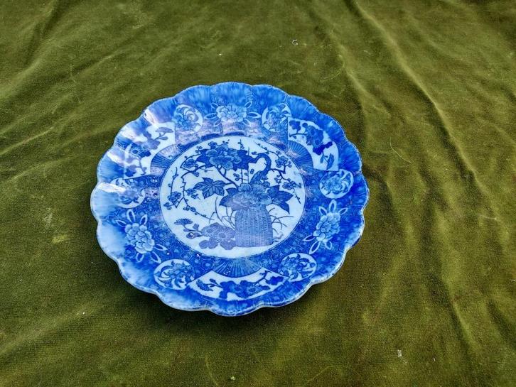Chinese blauw imari schotel met bloemdecor., Antiek en Kunst, Antiek | Wandborden en Tegels, Verzenden