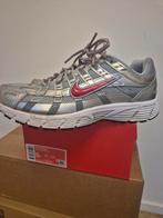 Nike P-6000 (GS) Metallic Silver/Gym Red - Maat 38.5, Nike, Nieuw, Ophalen of Verzenden, Sneakers of Gympen