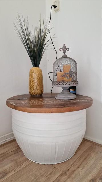 Mahonie salontafel - Nieuwstaat - 75cm doorsnee beschikbaar voor biedingen